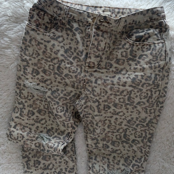 VICI LEOPARD DISTRESSED JEANS - Picture 3 of 5
